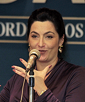 Gabriela Asmar comandou os debates      Foto: Lula Aparício