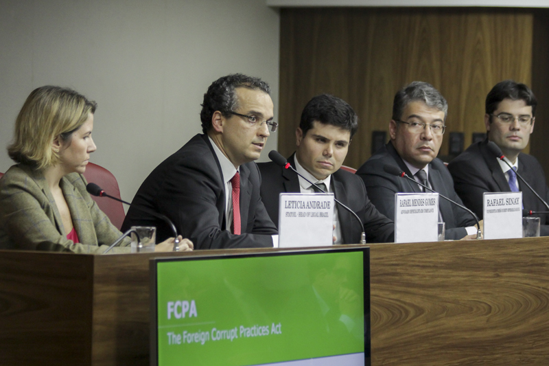 Letícia Andrade, Rafael Mendes Gomes,Rafael Sinay, Roberto Medeiros e Carlos Rafael de Lima Macedo  |  Foto: Bruno Marins   |   Clique para ampliar