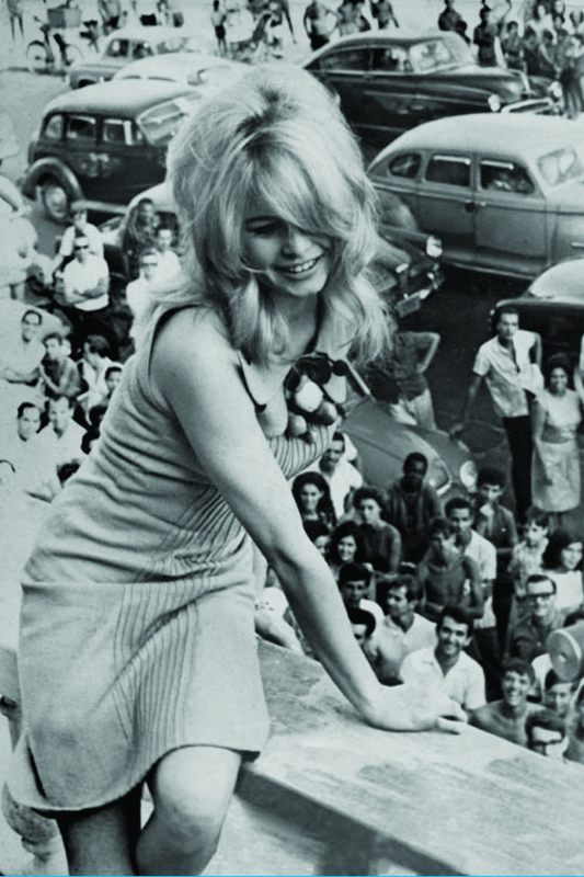 Brigite Bardot em visita ao Rio de Janeiro, 10/1/1964. Foto: Milton Santos   |   Clique para ampliar