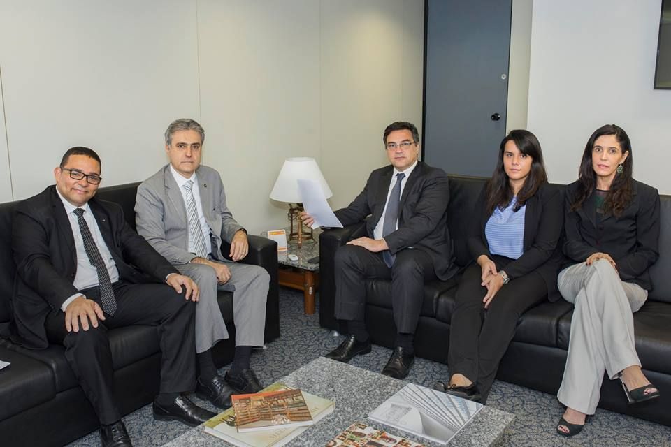 :Na foto, Francisco Carrera (OAB), Reynaldo Velloso (OAB), Eduardo Gussem (MP), Isadora Santana (OAB) e Maria Patricia Seixas (OAB). Foto: Divulgação   |   Clique para ampliar