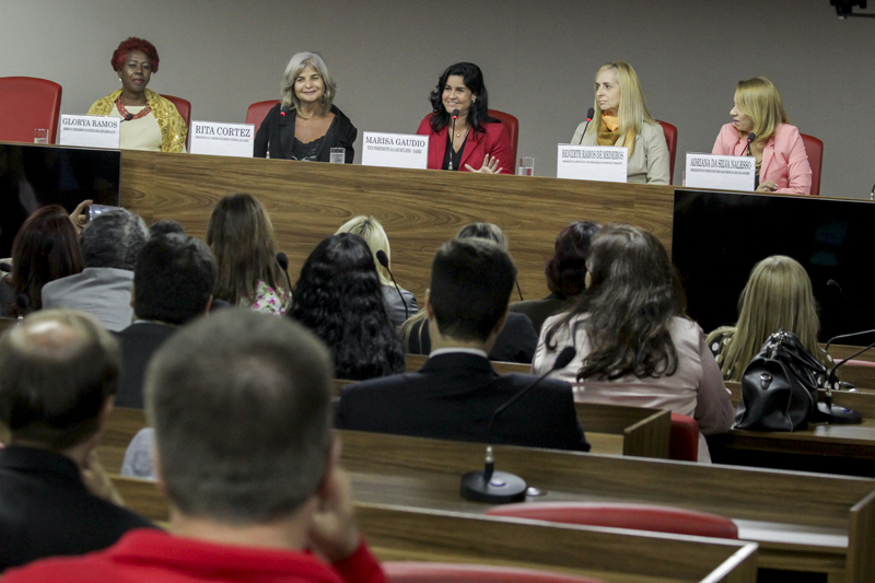 Glorya Ramos, Rita Cortez, Marisa Gaudio, Benizete Ramos de Medeiros e Adriana da Silva Medeiros  |  Foto: Lula Aparício   |   Clique para ampliar