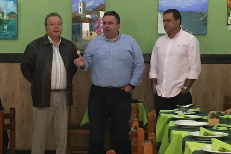 Sidley Pereira ao lado de Rodrigo Ferreira e do ex-presidente da OAB/Teresópolis Jefferson Soares
