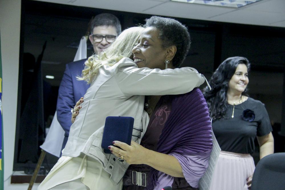 Rita Cortez recebe Medalha A Rosa Negra / Foto: Bruno Marins